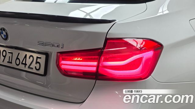 BMW 3-Series 2018 — photo 9