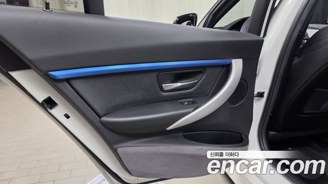 BMW 3-Series 2018 — photo 15