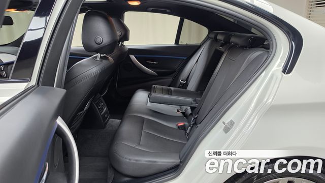 BMW 3-Series 2018 — photo 16