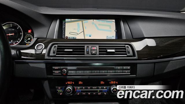 BMW 5-Series 2016 — photo 13