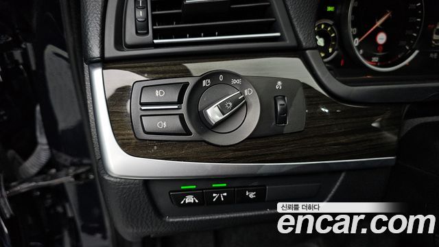 BMW 5-Series 2016 — photo 17