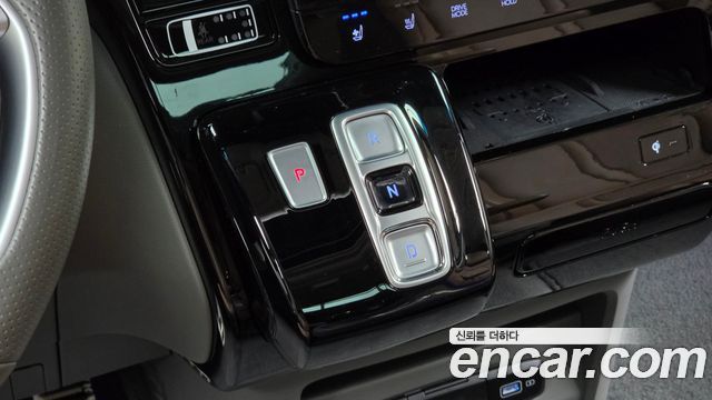 Hyundai Staria 2024 — photo 9