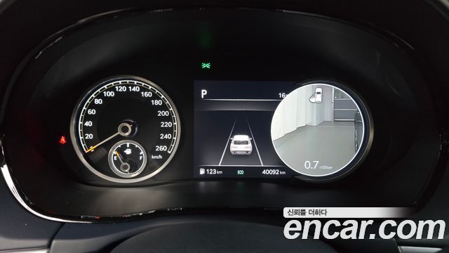 Genesis GV70 2023 — photo 11