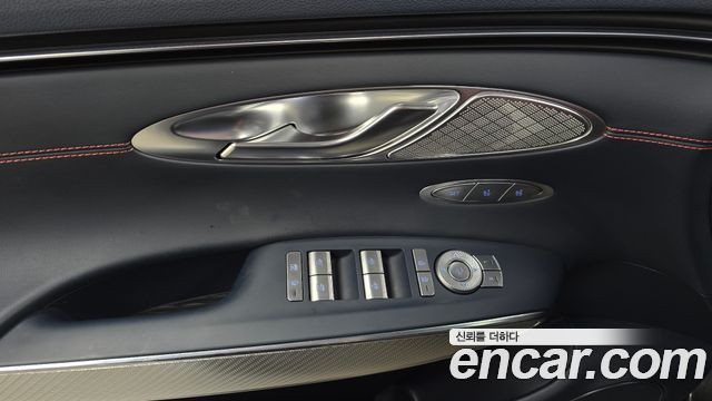Genesis GV70 2023 — photo 25