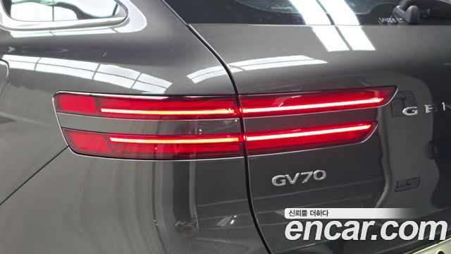 Genesis GV70 2023 — photo 9