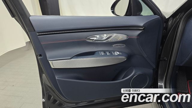 Genesis GV70 2023 — photo 14
