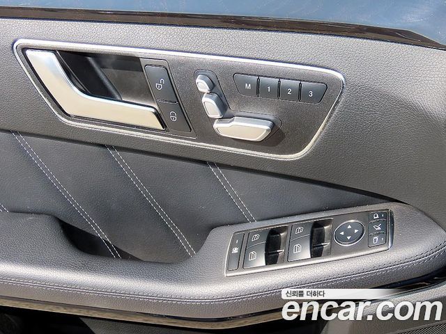 Mercedes-Benz E-Class 2016 — photo 11