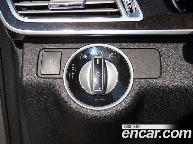 Mercedes-Benz E-Class 2016 — photo 12