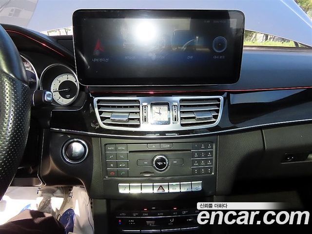 Mercedes-Benz E-Class 2016 — photo 14