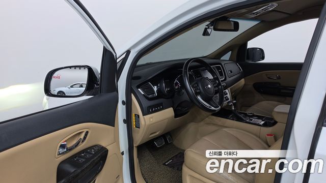 Kia Canival 2019 — photo 10