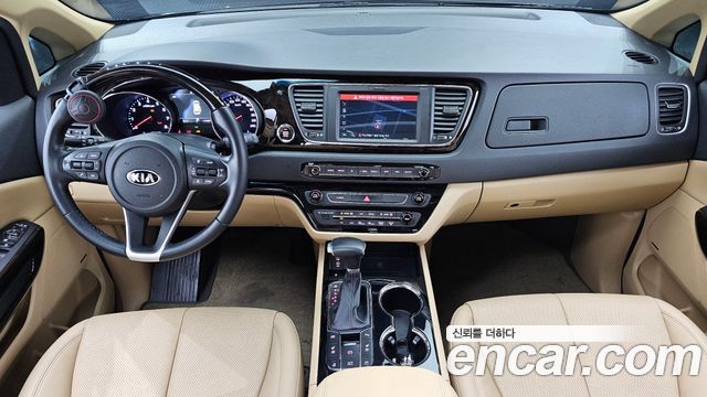 Kia Canival 2019 — photo 10