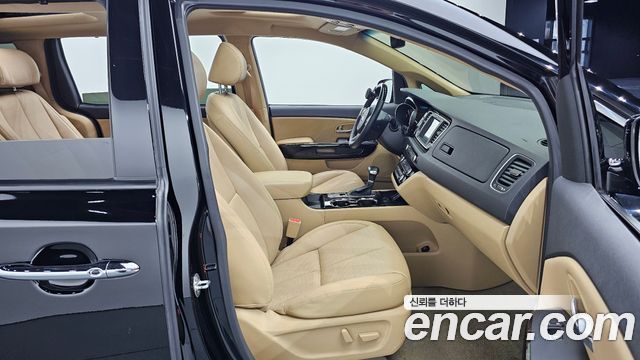 Kia Canival 2019 — photo 17