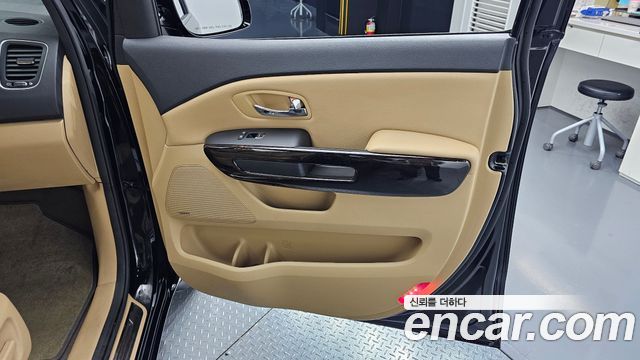 Kia Canival 2019 — photo 15
