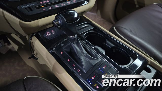 Kia Canival 2016 — photo 9