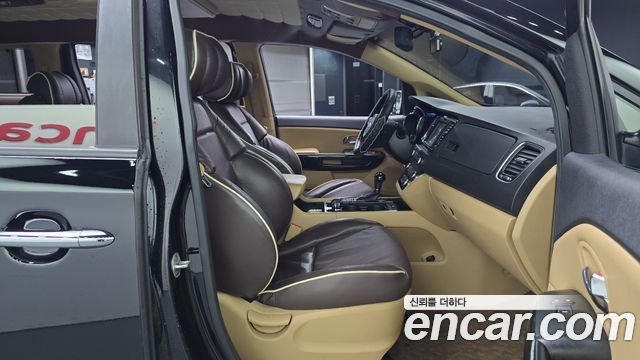 Kia Canival 2016 — photo 11