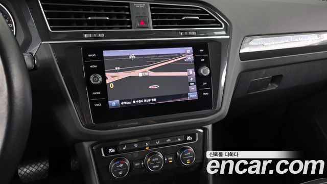 Volkswagen Tiguan 2020 — photo 19