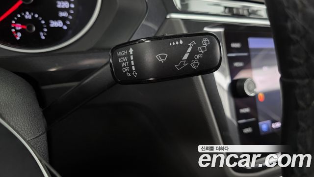 Volkswagen Tiguan 2020 — photo 27