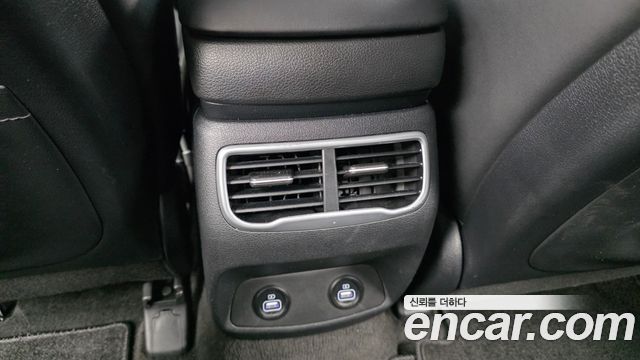 Hyundai Santafe 2023 — photo 32