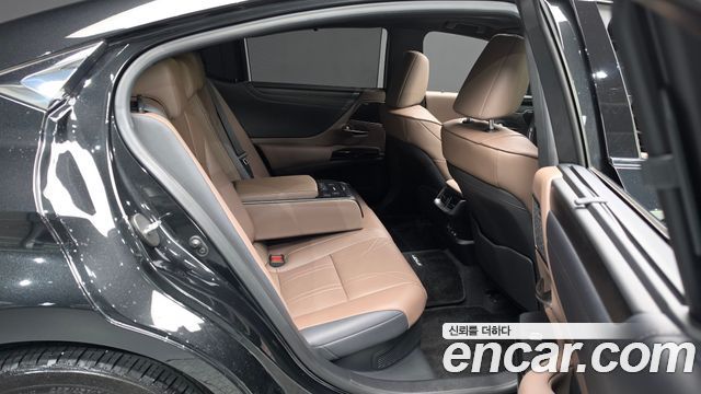 Lexus ES 2024 — photo 17