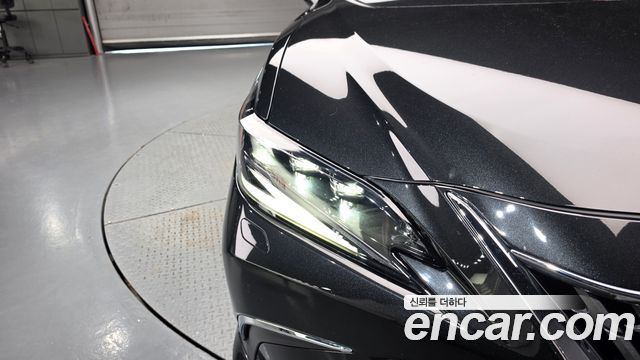 Lexus ES 2024 — photo 8