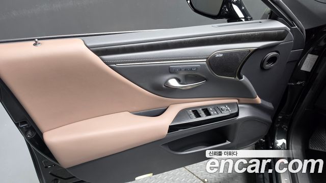Lexus ES 2024 — photo 14