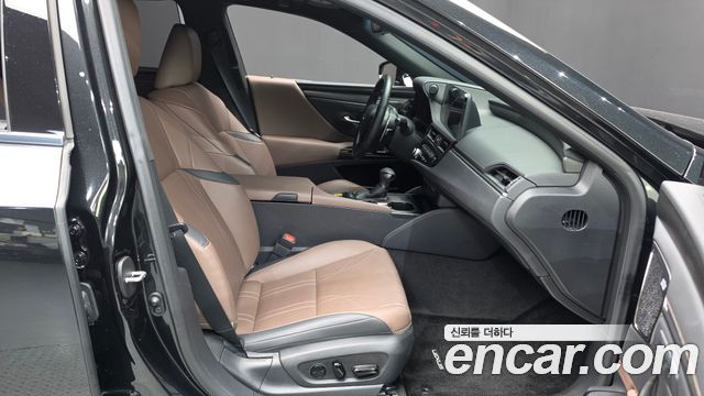 Lexus ES 2024 — photo 16