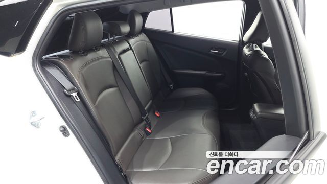 Toyota Prius 2019 — photo 11