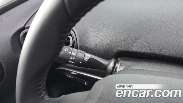 Toyota Prius 2019 — photo 16