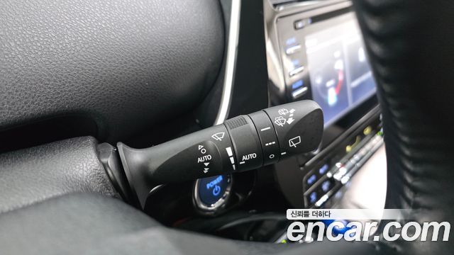 Toyota Prius 2019 — photo 17