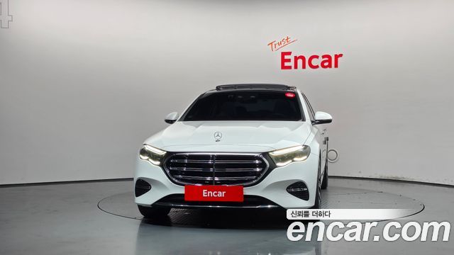 Mercedes-Benz E-Class 2024 — photo 3