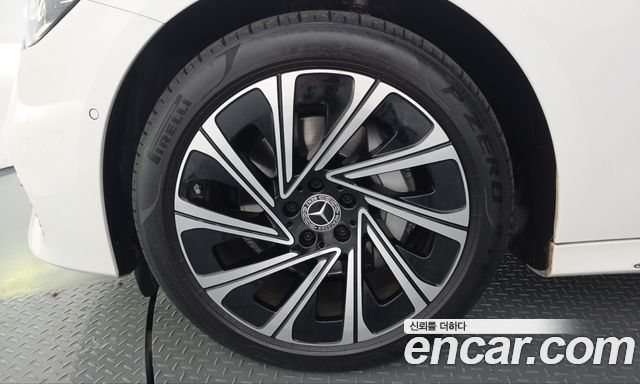 Mercedes-Benz E-Class 2024 — photo 5