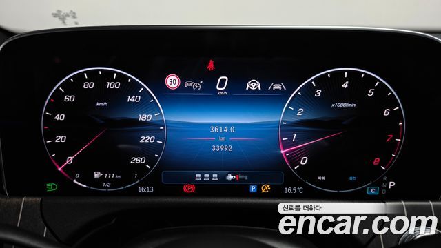 Mercedes-Benz E-Class 2024 — photo 11