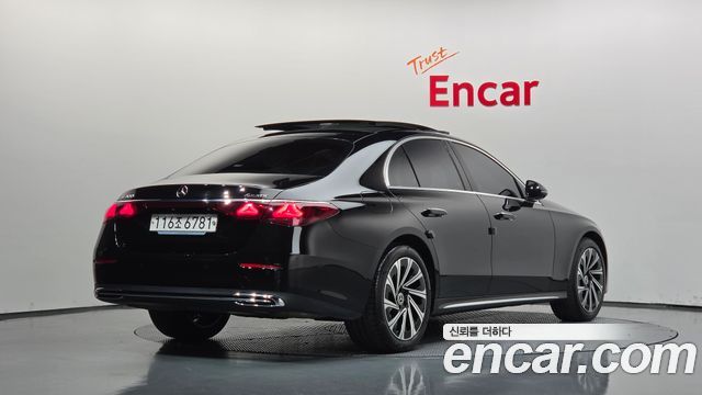 Mercedes-Benz E-Class 2024 — photo 2