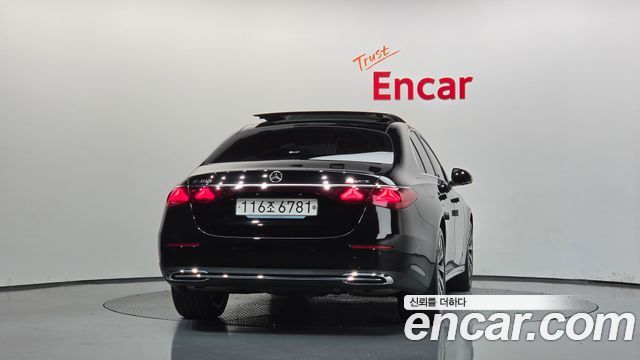 Mercedes-Benz E-Class 2024 — photo 4