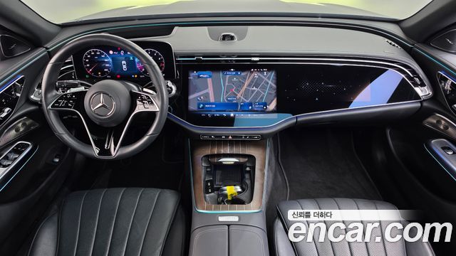 Mercedes-Benz E-Class 2024 — photo 10