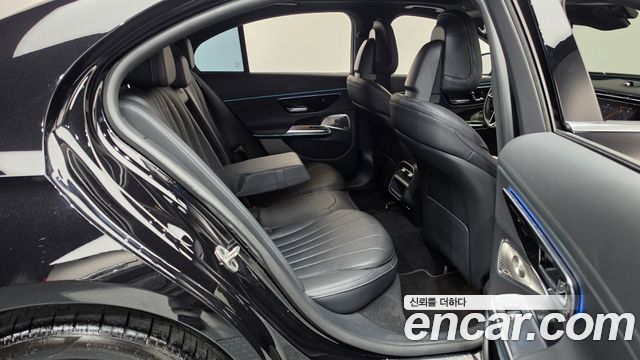 Mercedes-Benz E-Class 2024 — photo 17