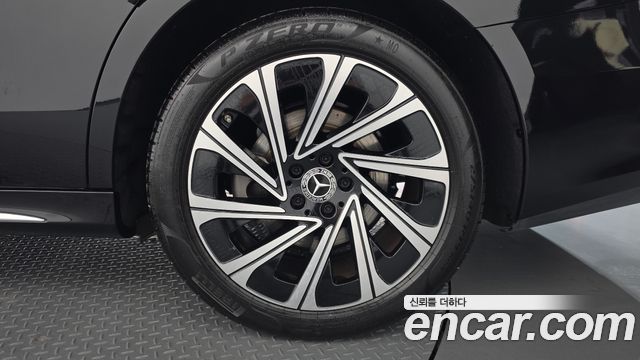 Mercedes-Benz E-Class 2024 — photo 7