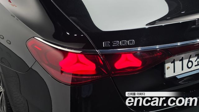 Mercedes-Benz E-Class 2024 — photo 9