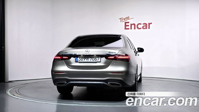 Mercedes-Benz E-Class 2022 — photo 4