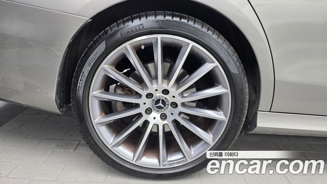 Mercedes-Benz E-Class 2022 — photo 5