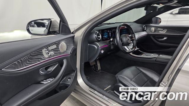 Mercedes-Benz E-Class 2022 — photo 10