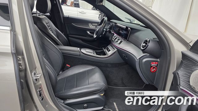 Mercedes-Benz E-Class 2022 — photo 11