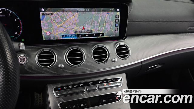 Mercedes-Benz E-Class 2022 — photo 14