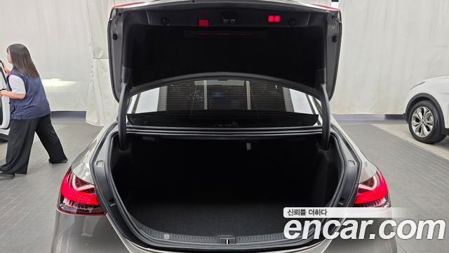 Mercedes-Benz E-Class 2022 — photo 20