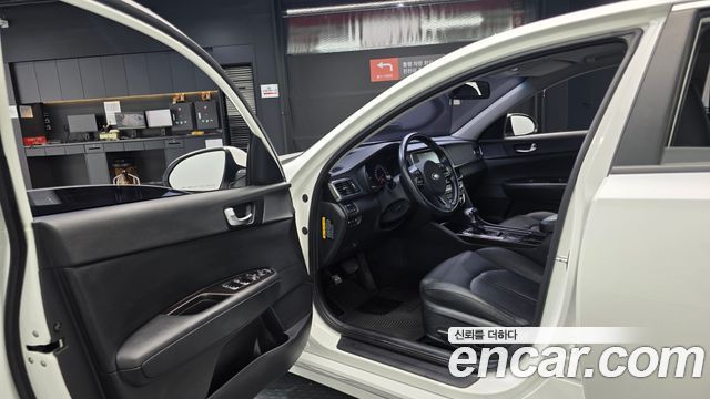 Kia K5 2018 — photo 10