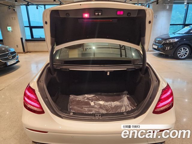 Mercedes-Benz E-Class 2020 — photo 7