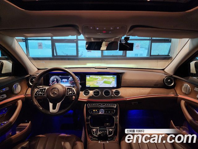 Mercedes-Benz E-Class 2020 — photo 10
