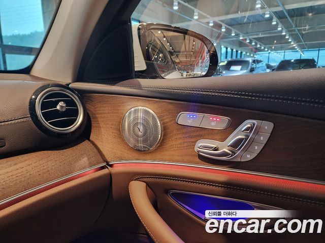 Mercedes-Benz E-Class 2020 — photo 13