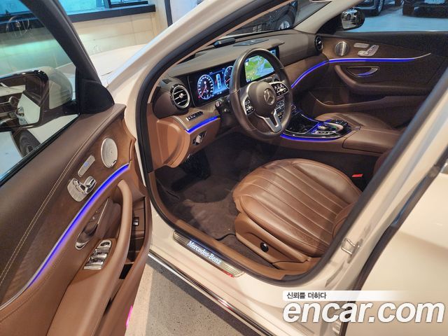 Mercedes-Benz E-Class 2020 — photo 14