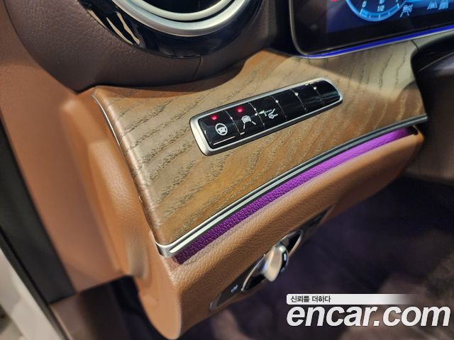 Mercedes-Benz E-Class 2020 — photo 15